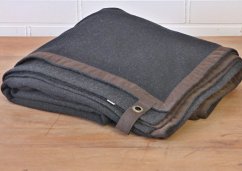 Blanket with leather strap - 50% wool, 35% acryl, 15% pes