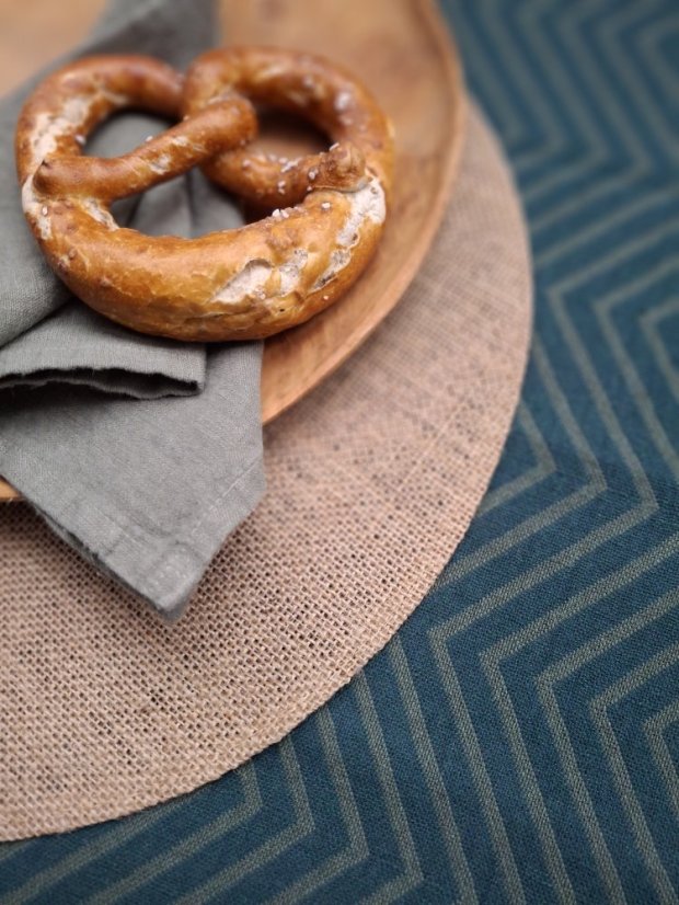 Lněný běhoun zelený se vzorem