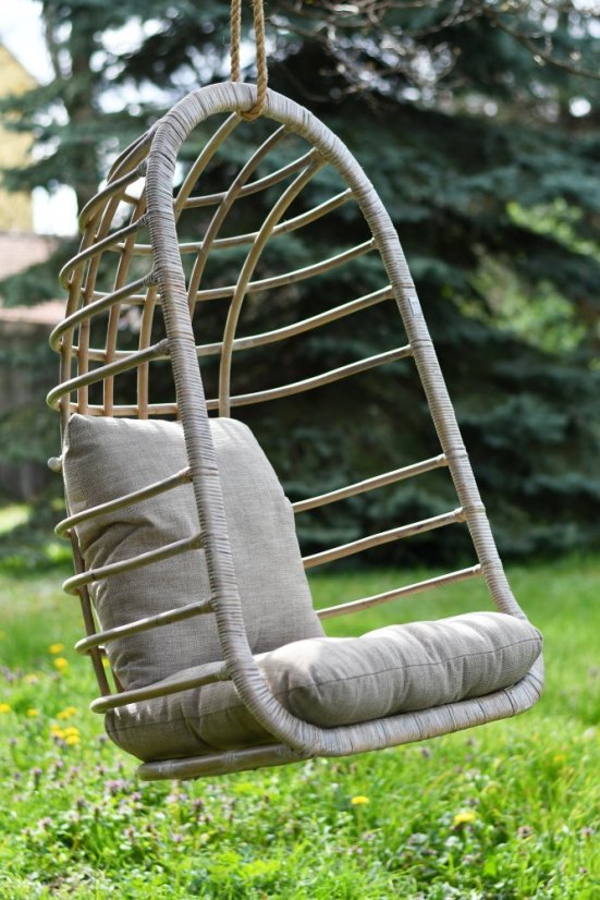 Hanging chair - rattan