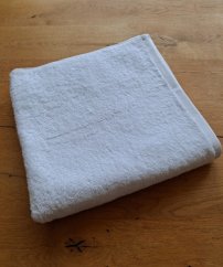 Luxusní hotelová osuška 70 x 140 cm, 100% bavlna, 550 gsm - bílá