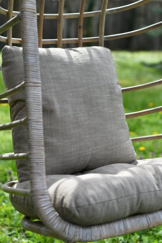 Hanging chair - rattan