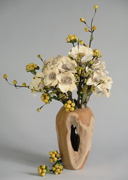 Artificial flower arrangement