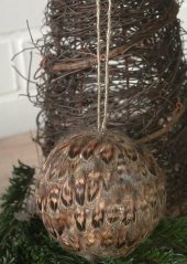Hanging decoration - ball - feather