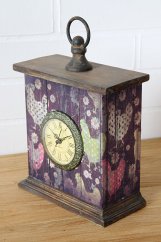 Clock with decorative motif pullets