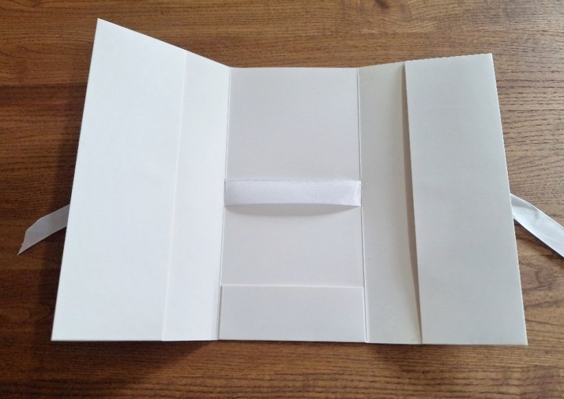 Foldable gift envelope