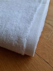 Luxusní hotelová osuška 70 x 140 cm, 100% bavlna, 550 gsm - bílá