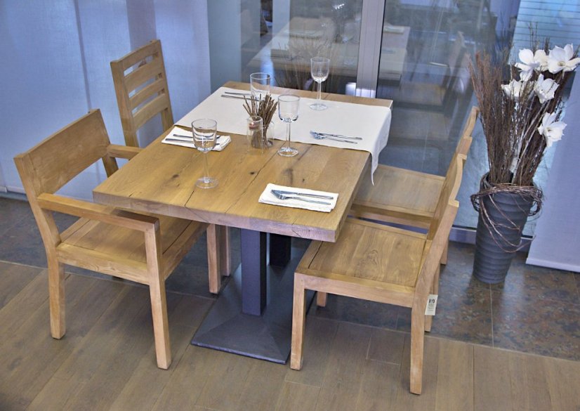 Flexi table, oak, central metal leg