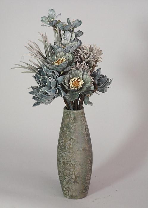 Aranžmá - celulozové a umělé květy, váza