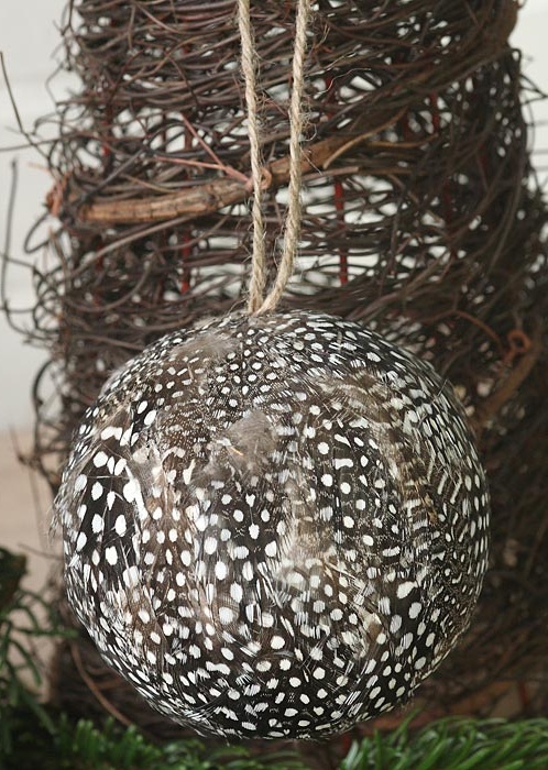 Hanging decoration - ball - feather