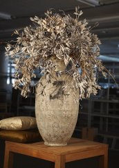 Arrangements - künstliche blumen, vase, naturmaterial