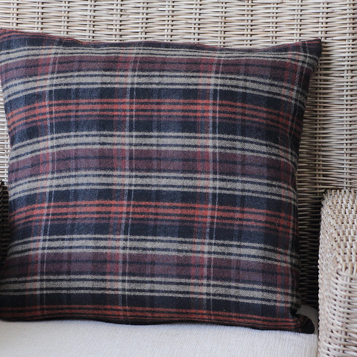 Cushion with filling - 45 x 45 cm